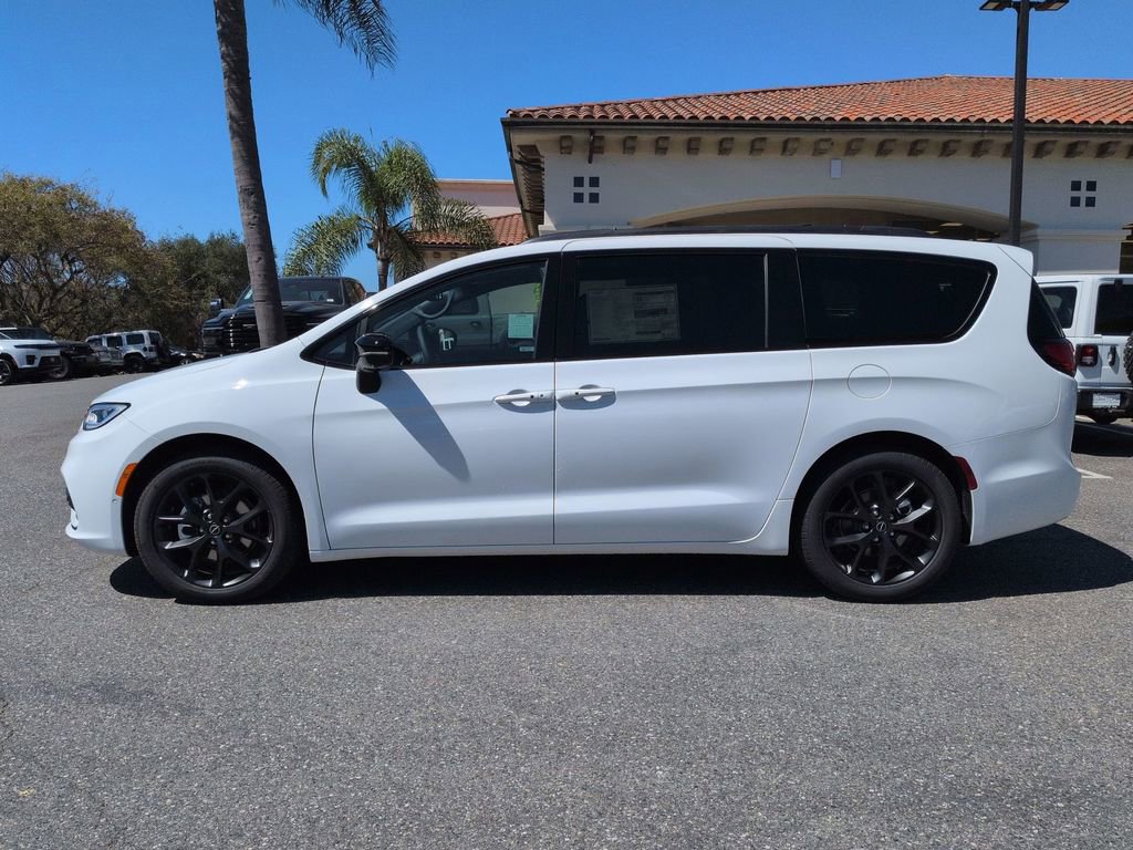 New 2026 Chrysler Pacifica Select image 8