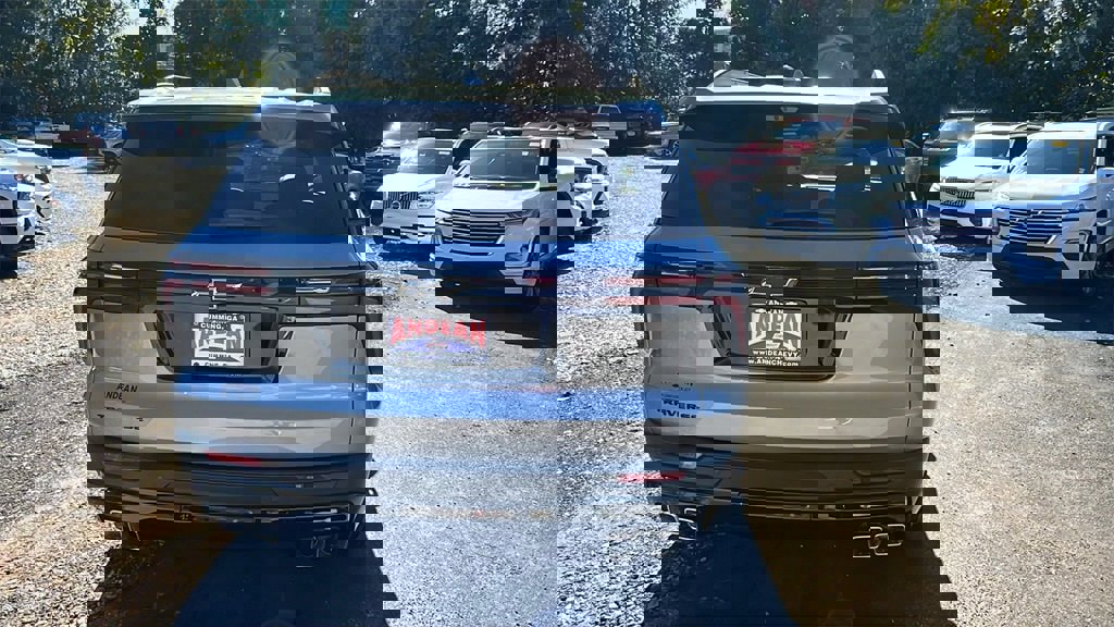 New 2026 Chevrolet Traverse LT w/ Midnight/Sport Edition image 6