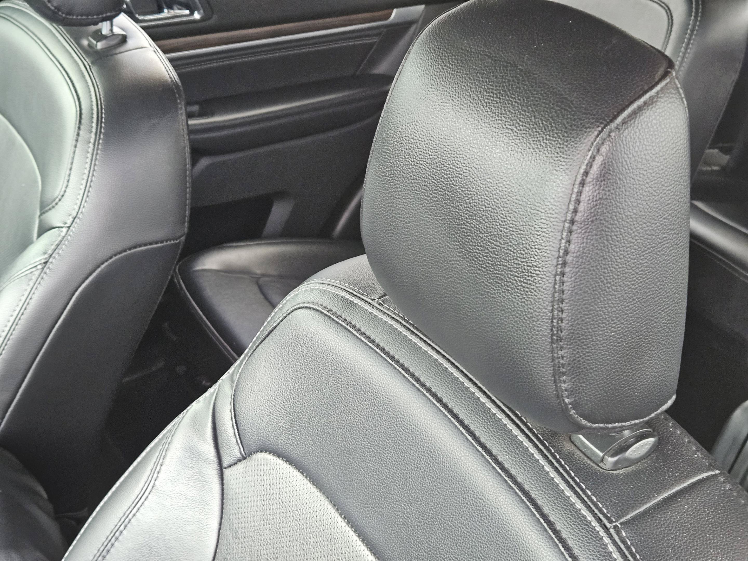 Used 2019 Ford Explorer Limited w/ Ford Safe & Smart Package FWD image 13