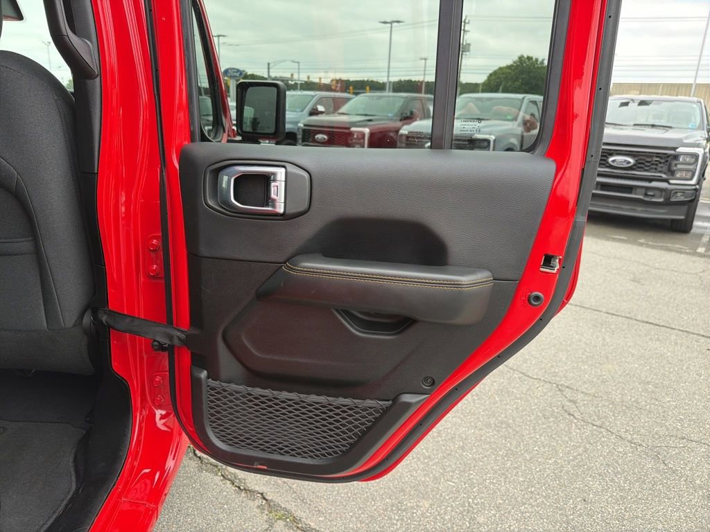 Used 2024 Jeep Wrangler Unlimited Sahara AWD/4WD image 19