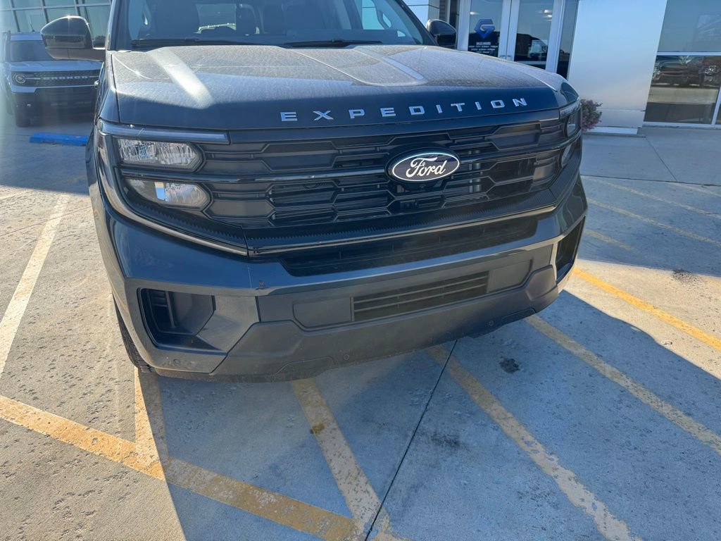 New 2025 Ford Expedition Active image 8