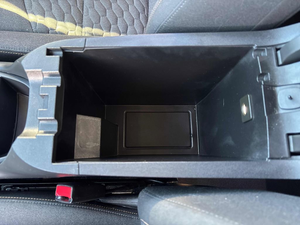 Used 2021 Chevrolet Equinox LT w/ Driver Convenience Package image 31