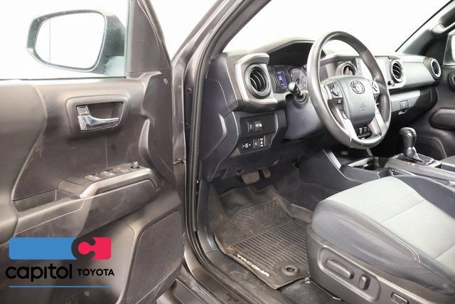 Certified 2020 Toyota Tacoma TRD Off-Road AWD/4WD image 9
