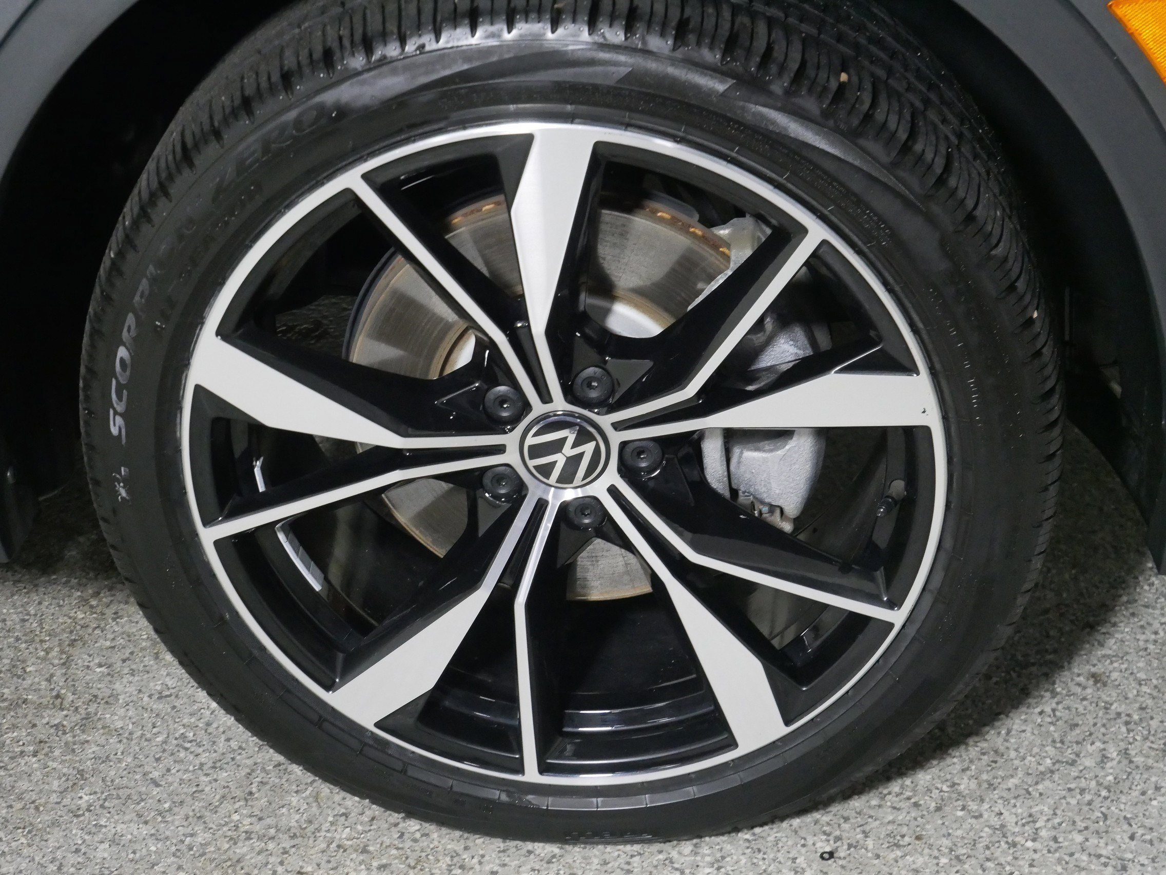 Used 2023 Volkswagen Tiguan SEL R-Line image 15