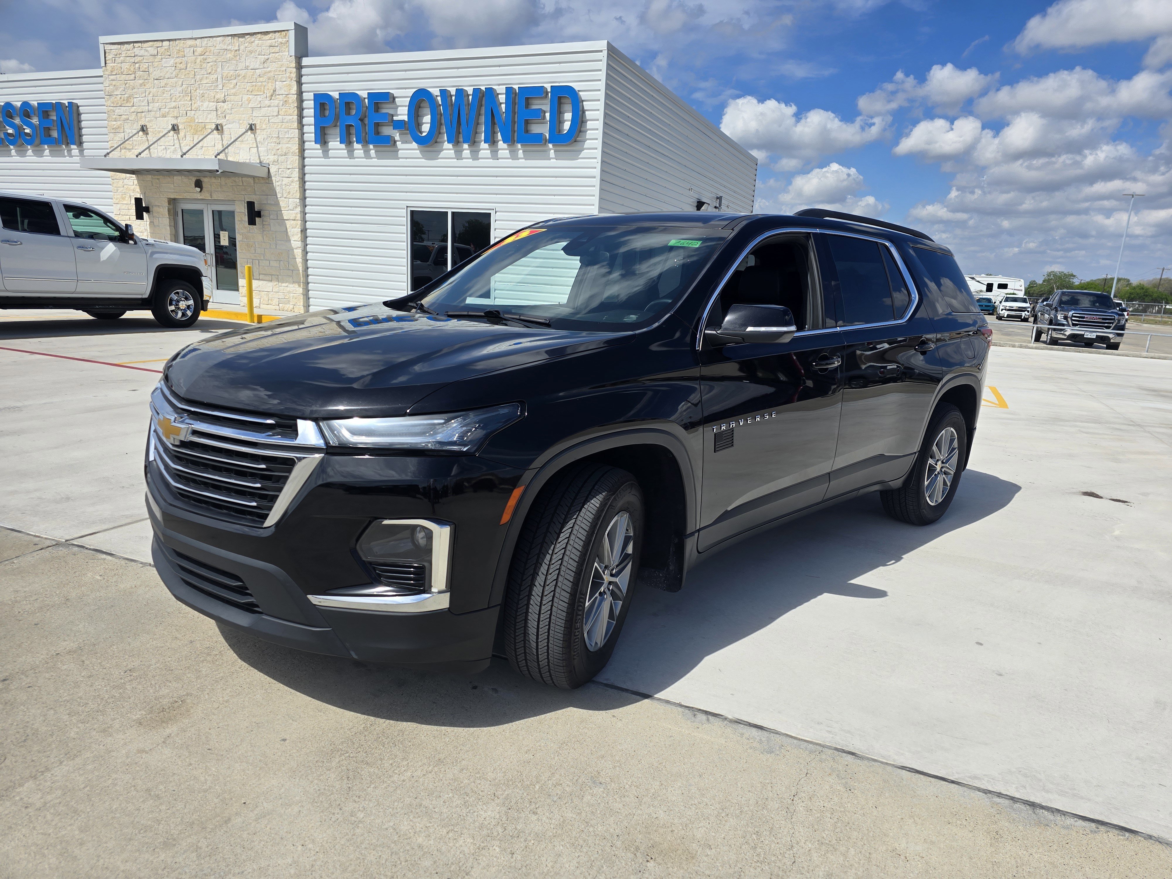 Used 2023 Chevrolet Traverse LT w/ LPO, Floor Liner Package image 7