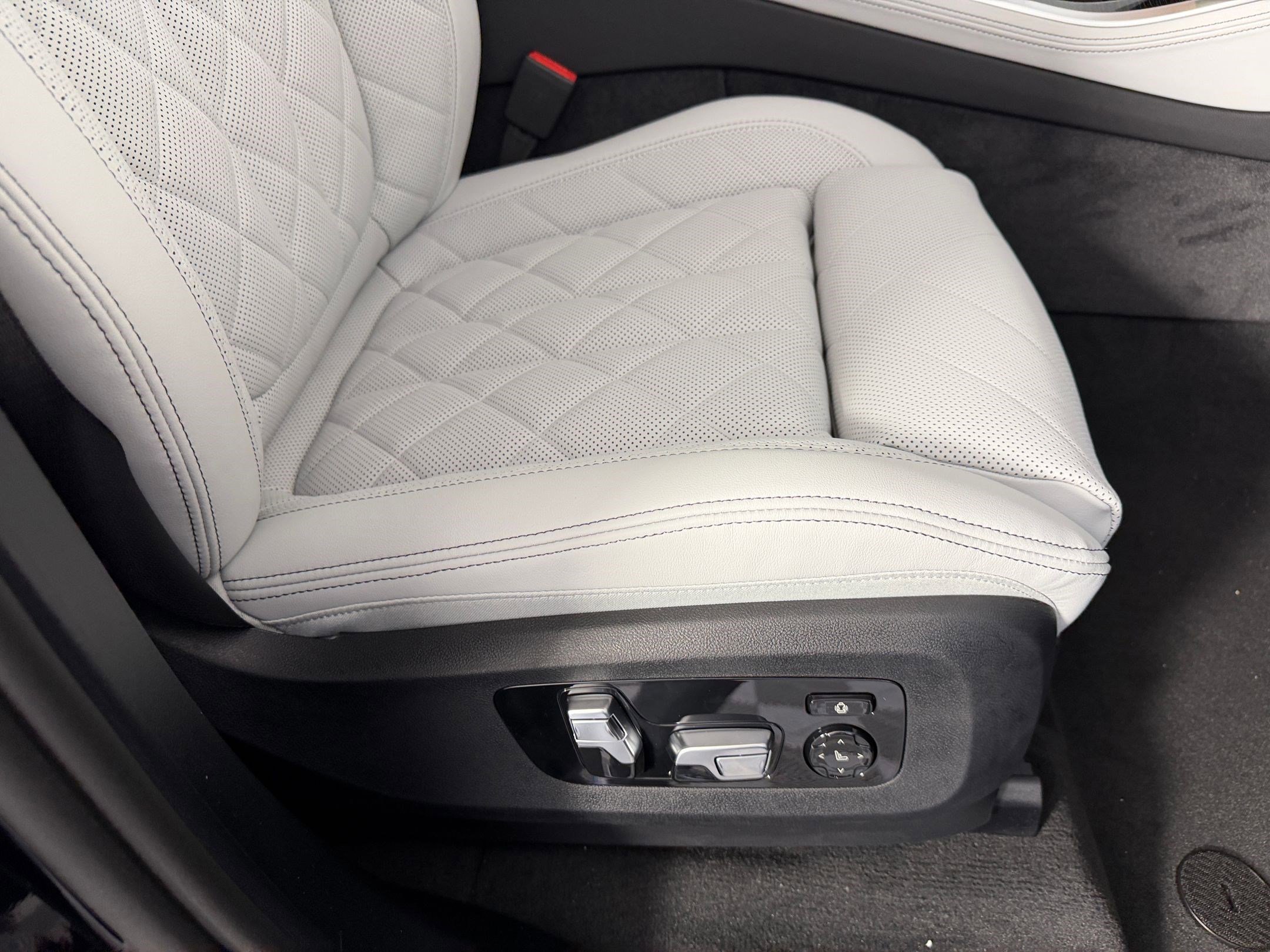 New 2026 BMW X5 xDrive40i w/ M Sport Package AWD/4WD image 34