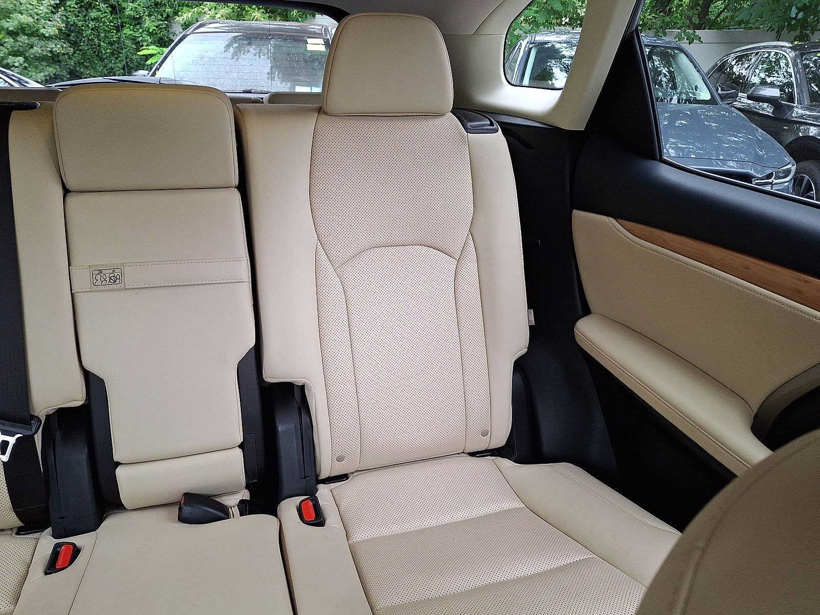 Used 2022 Lexus RX 350L Premium w/ Premium Package AWD/4WD image 14