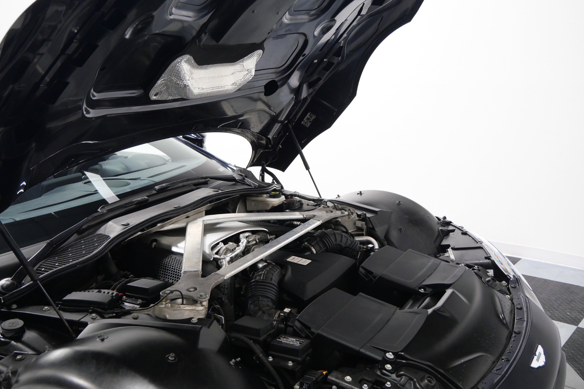 Used 2020 Aston Martin V8 Vantage Coupe image 39