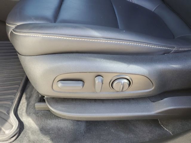 Used 2023 Chevrolet Traverse LT image 18