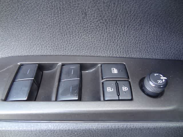 Used 2023 Toyota Camry SE w/ Cold Weather Package FWD image 15