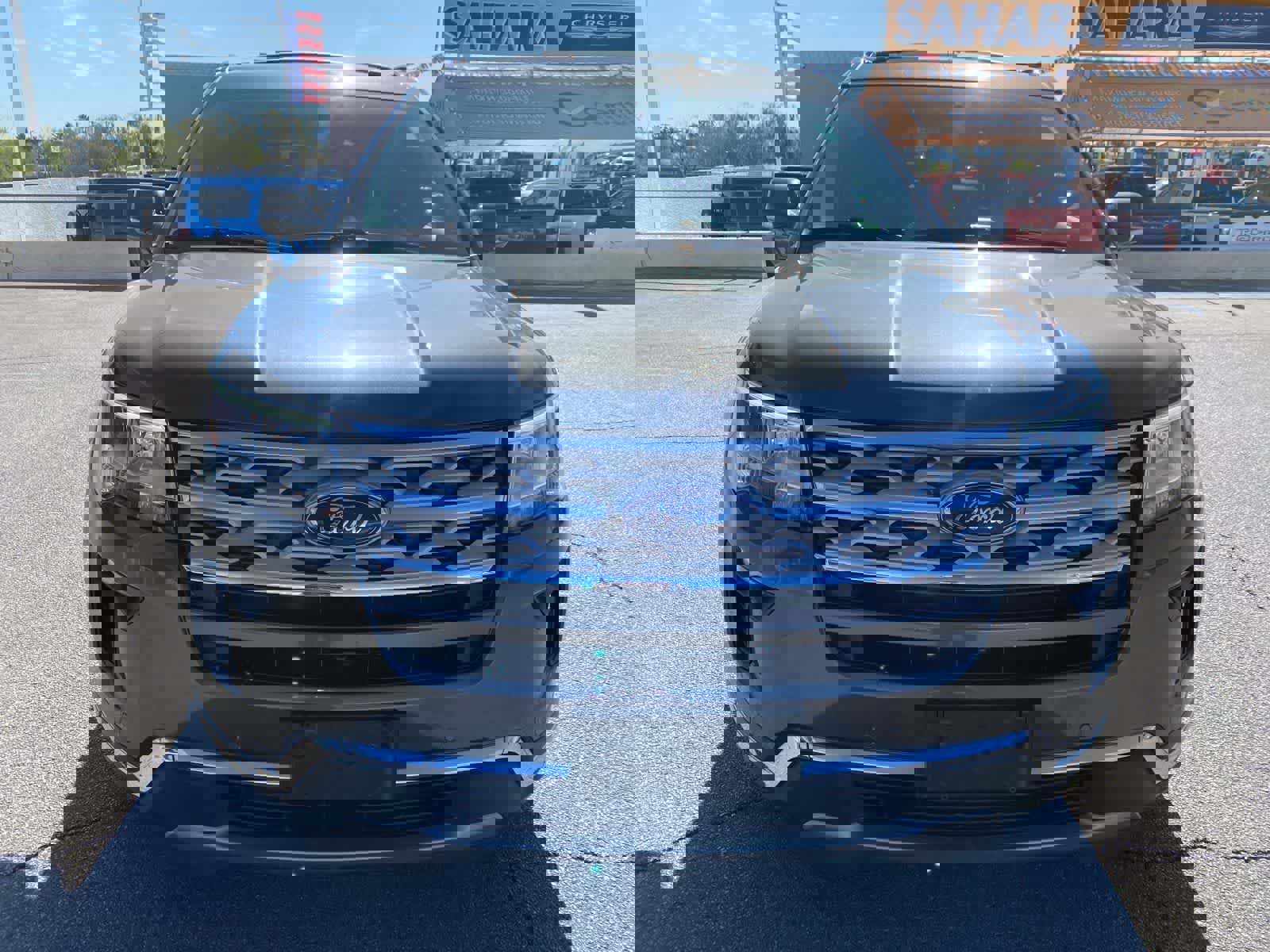 Used 2018 Ford Explorer Limited FWD image 2