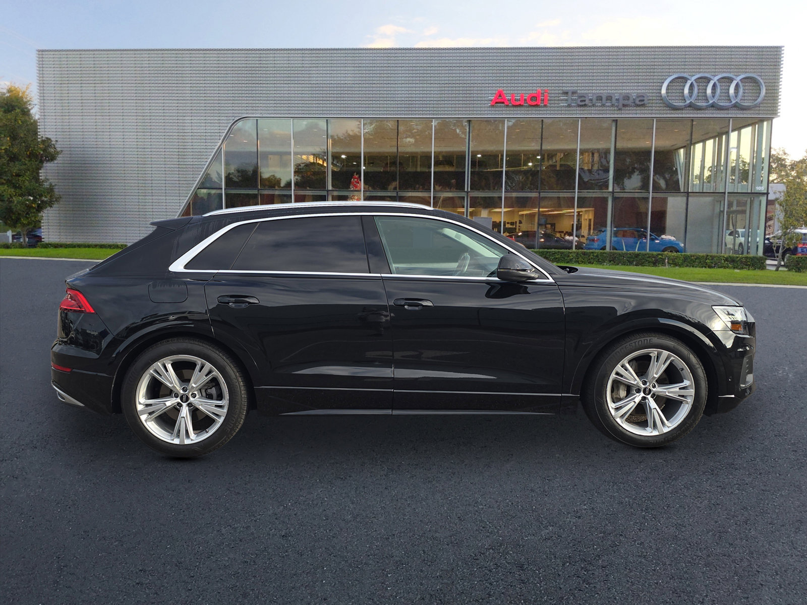 Used 2023 Audi Q8 Prestige image 3