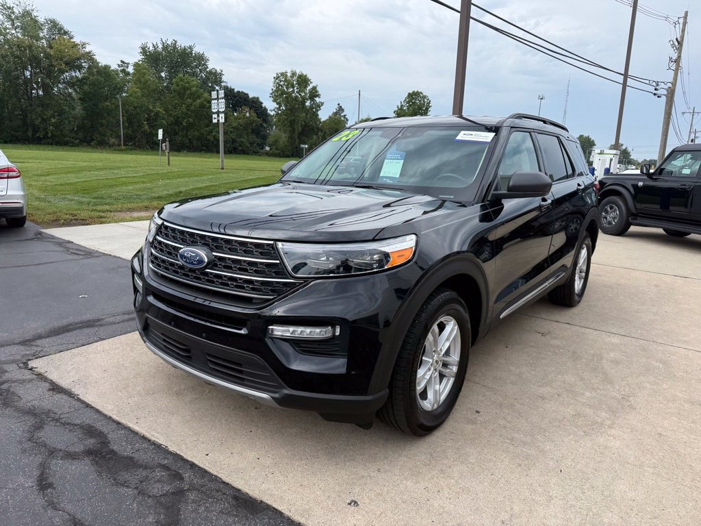 Certified 2023 Ford Explorer XLT w/ Equipment Group 202A AWD/4WD image 7