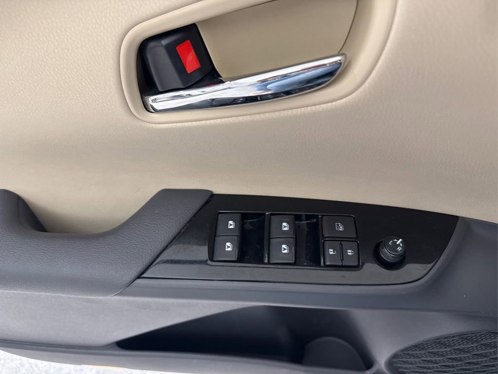 Used 2016 Toyota Prius Four image 39