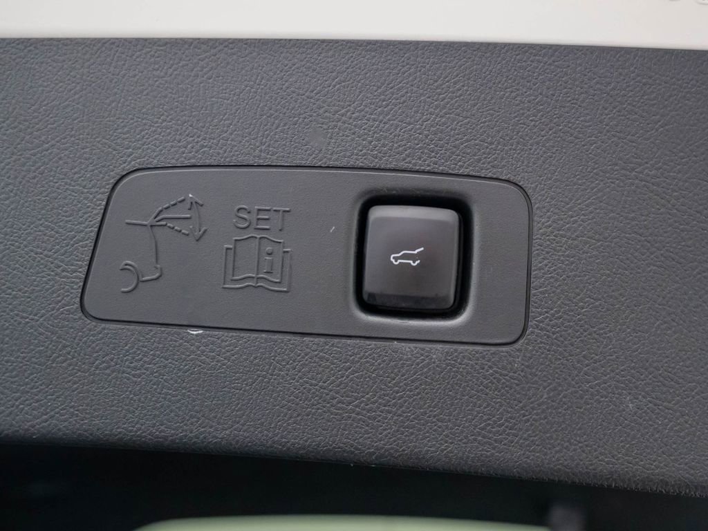 Used 2021 Lincoln Corsair Standard w/ Premium Package image 28