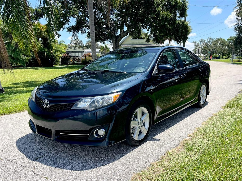 Used 2014 Toyota Camry SE