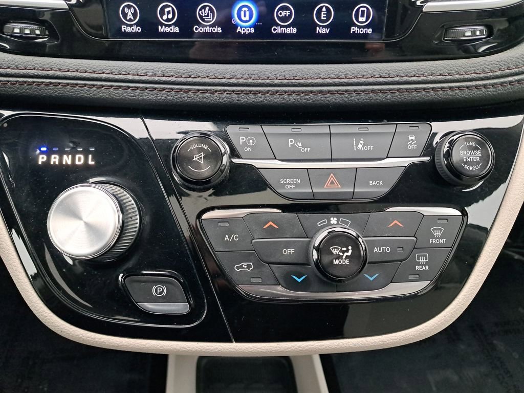 Used 2017 Chrysler Pacifica Limited image 22