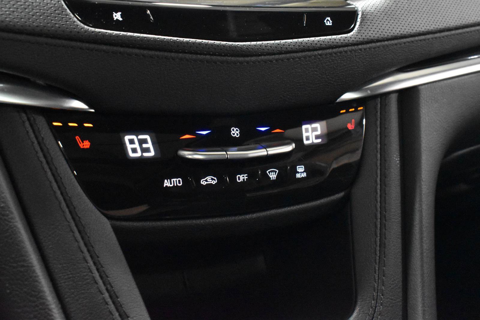 Certified 2025 Cadillac XT6 Luxury AWD/4WD image 21