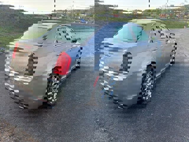 Used 2018 Chrysler 300 Touring L AWD/4WD image 12