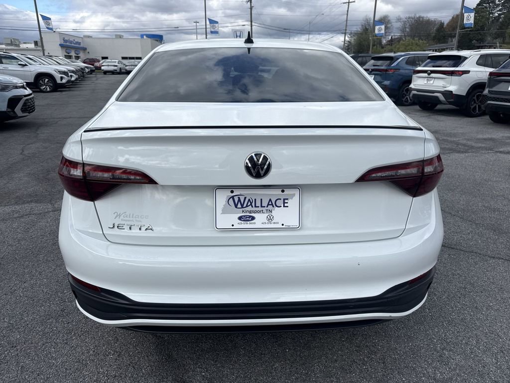 Used 2024 Volkswagen Jetta Sport image 5