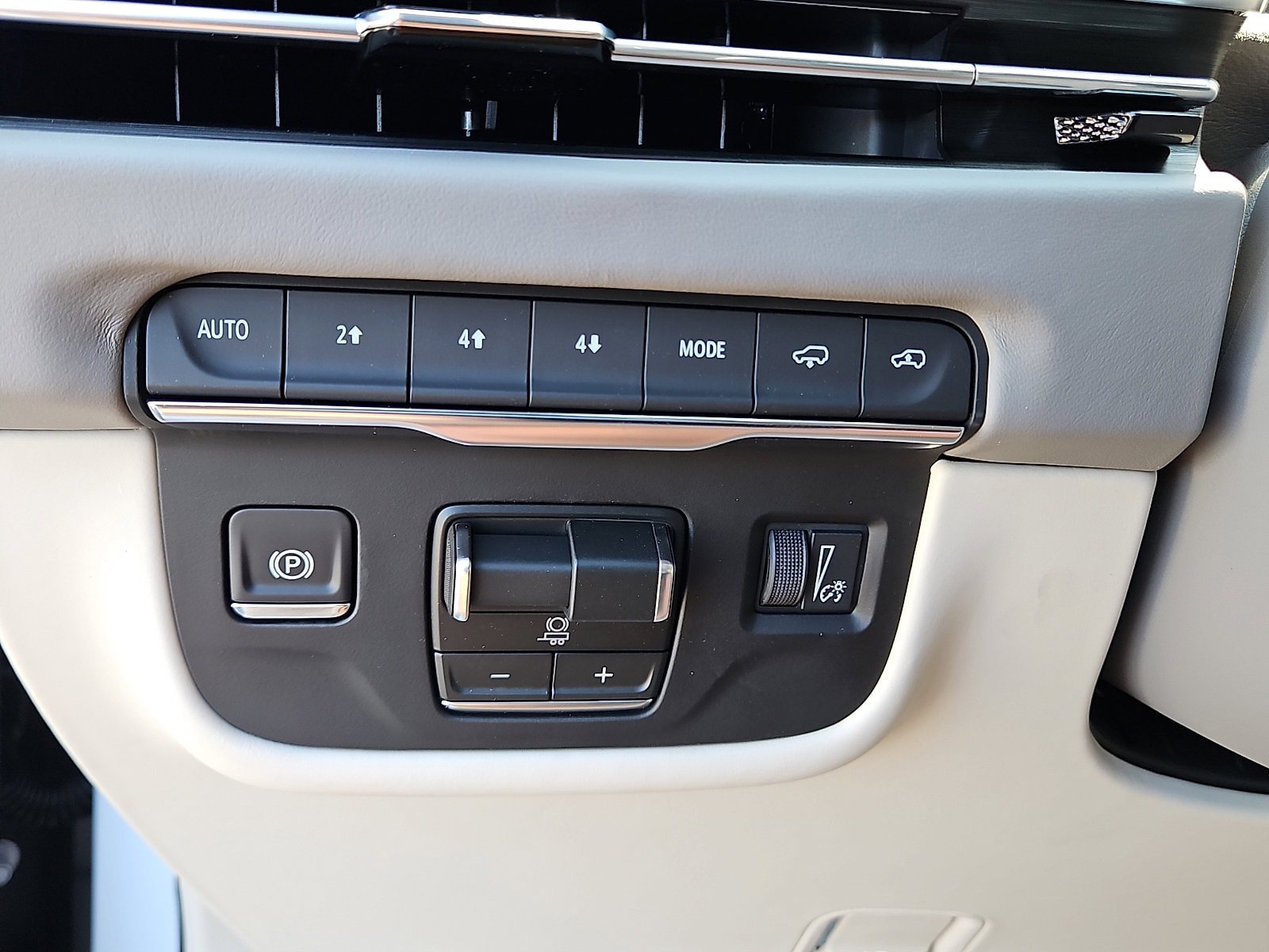 New 2026 Cadillac Escalade Platinum Sport w/ LPO, ONYX Package AWD/4WD image 14