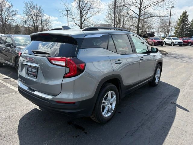 Used 2023 GMC Terrain SLE w/ Driver Convenience Package image 5