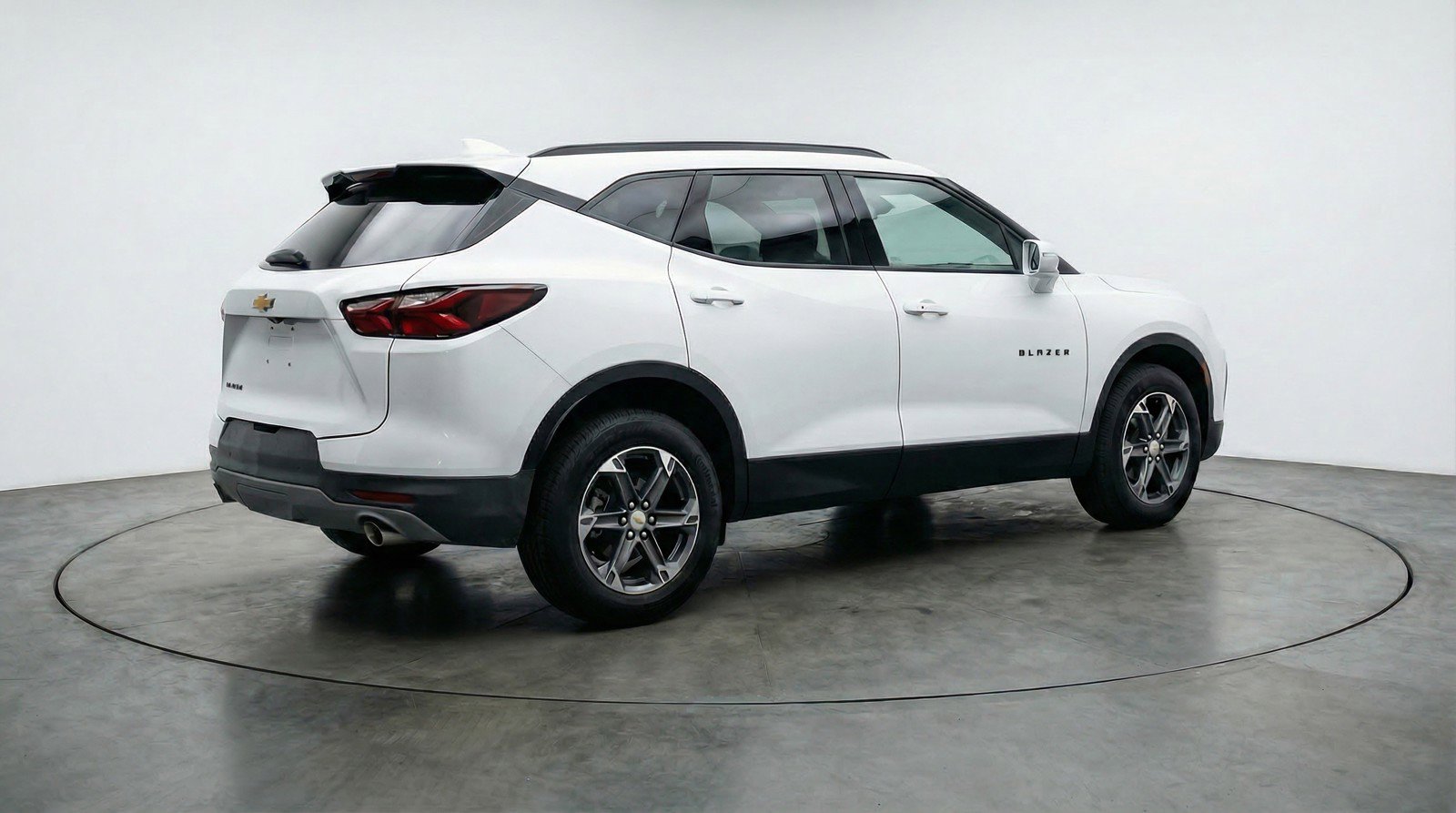 Used 2025 Chevrolet Blazer LT FWD image 9