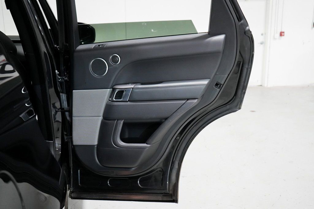 Used 2017 Land Rover Range Rover Sport HSE image 32