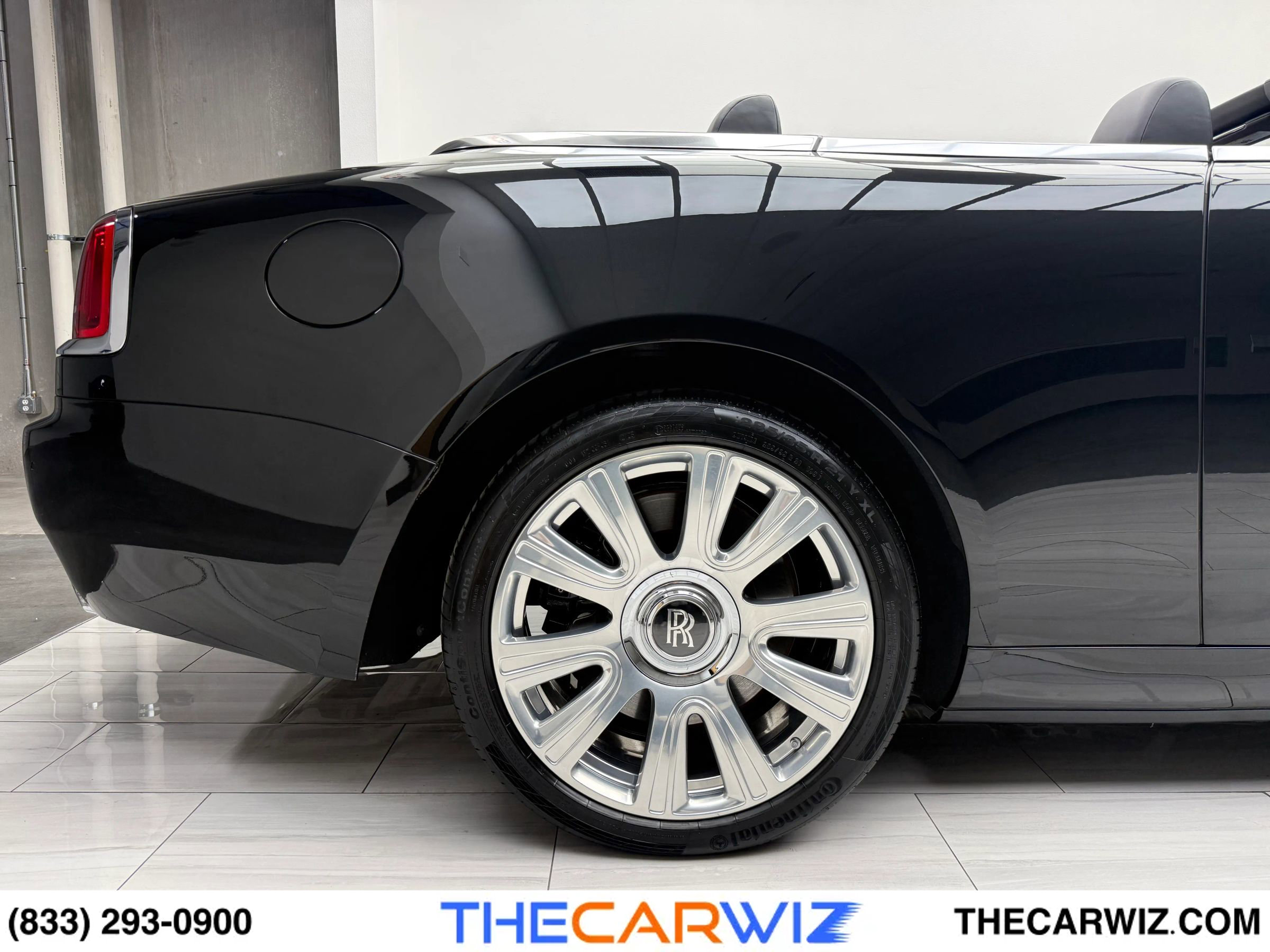 Used 2019 Rolls-Royce Dawn image 24