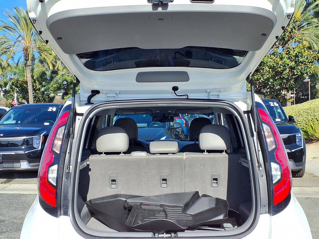 Used 2015 Kia Soul EV + FWD image 23