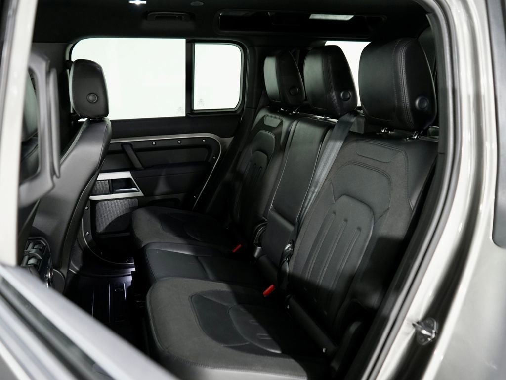 Used 2021 Land Rover Defender 110 SE image 28