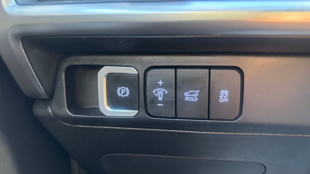 Certified 2025 Hyundai Santa Fe SE image 13