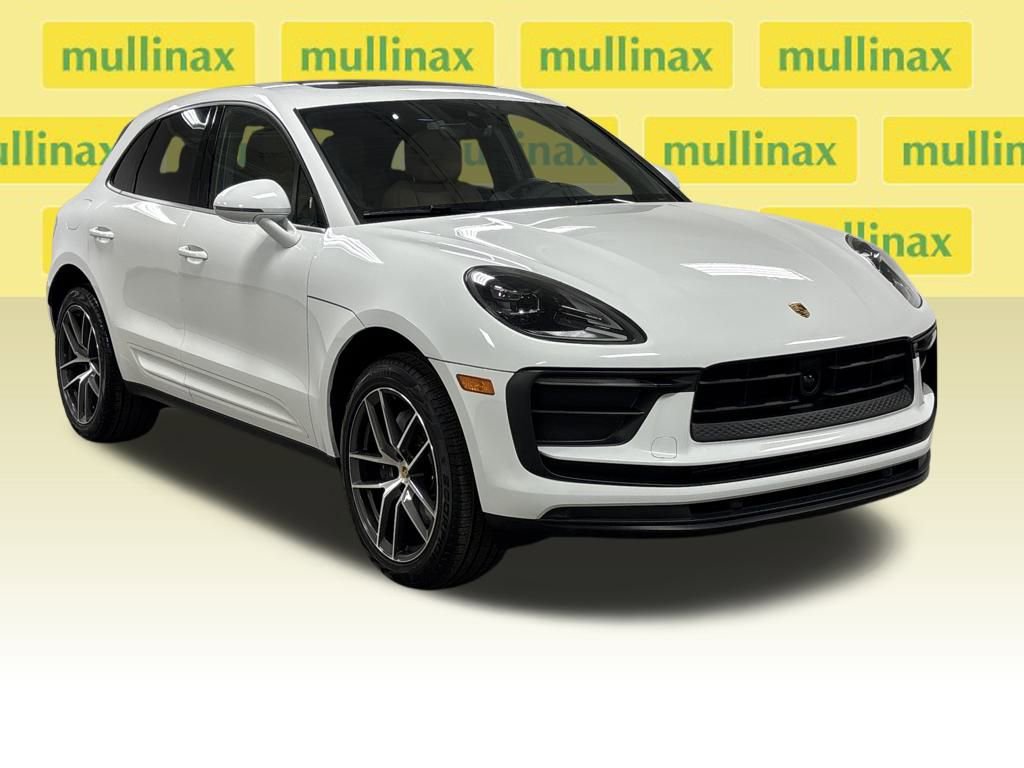 Used 2024 Porsche Macan image 2