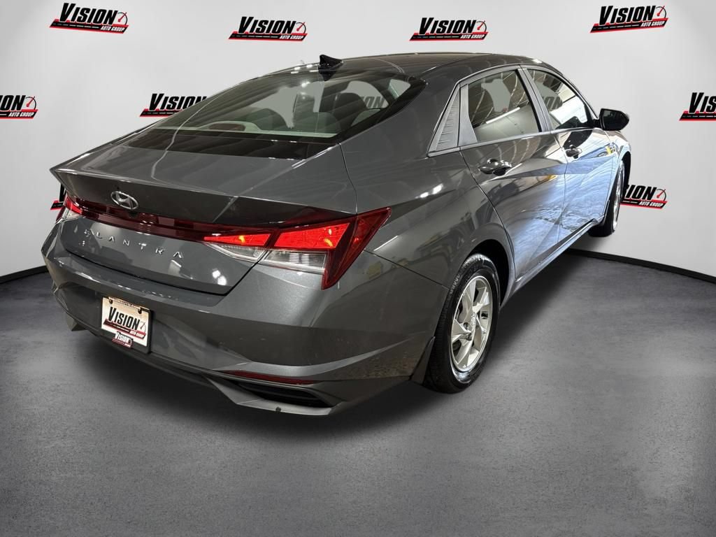 Used 2023 Hyundai Elantra SE FWD image 5