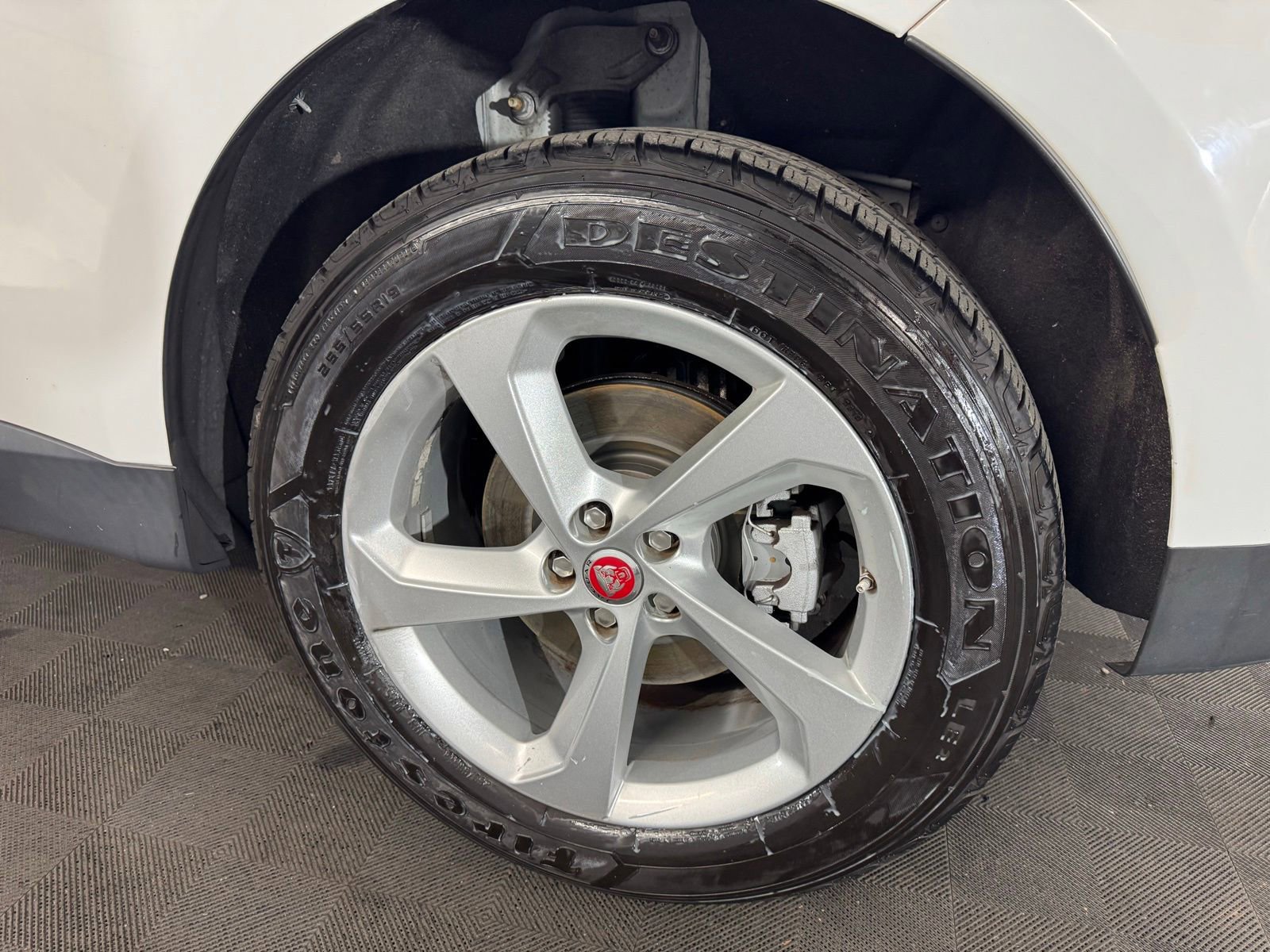 Used 2018 Jaguar F-PACE Premium image 7