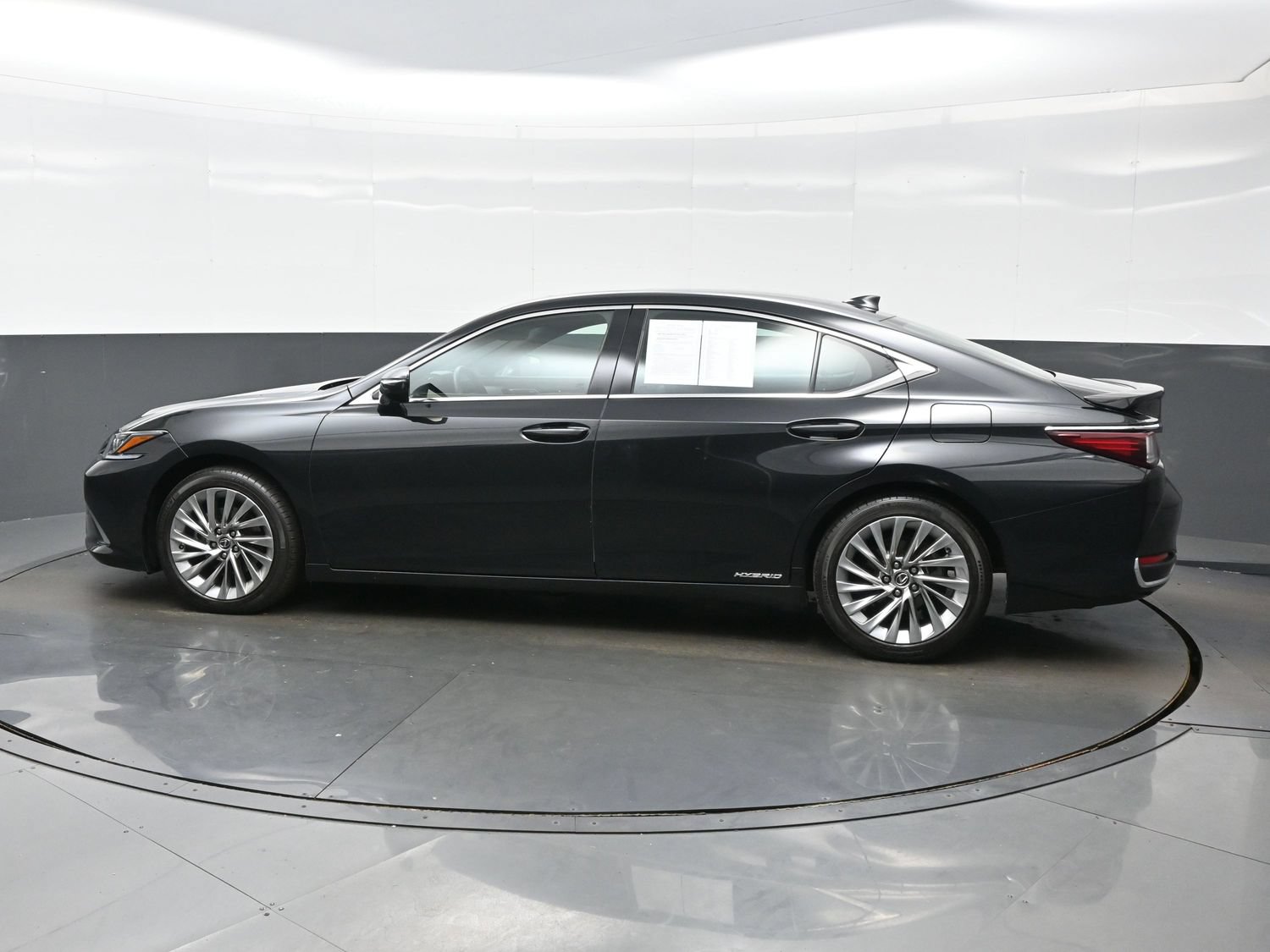 Used 2022 Lexus ES 300h w/ Luxury Package FWD image 4