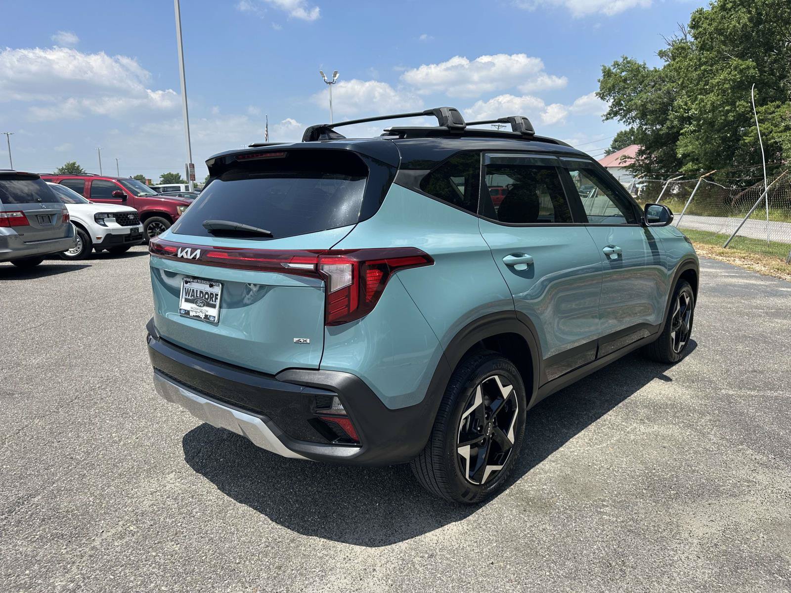 Used 2025 Kia Seltos S AWD/4WD image 6