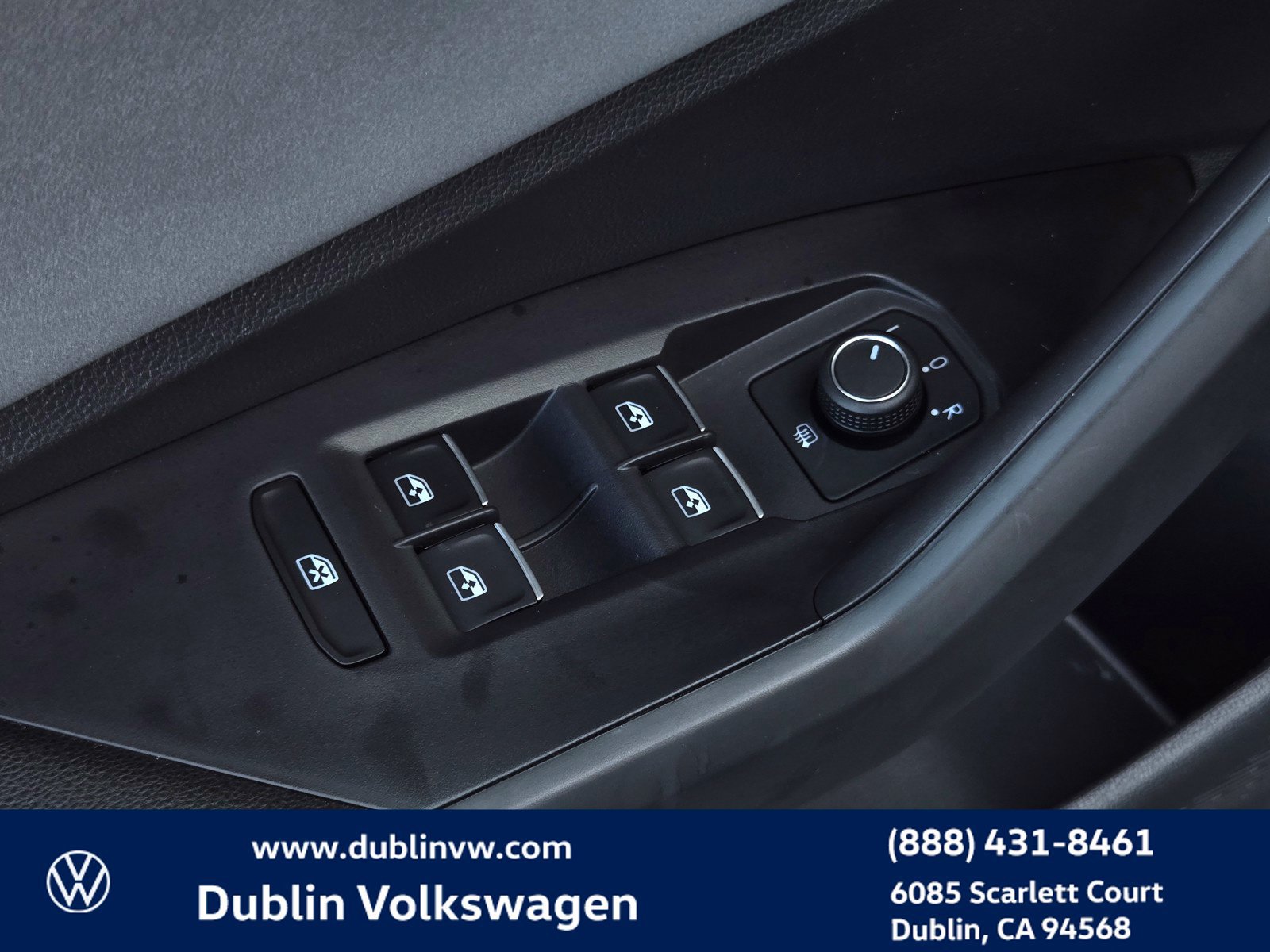 Certified 2025 Volkswagen Jetta SE FWD image 11