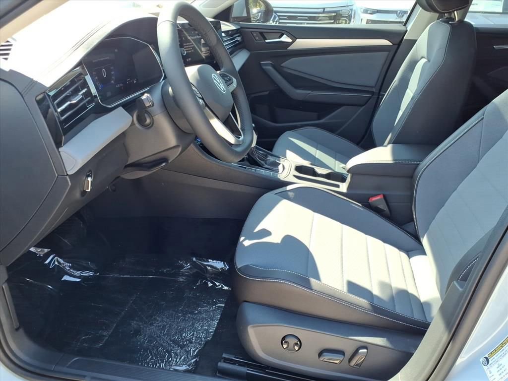 New 2026 Volkswagen Jetta SE FWD image 11