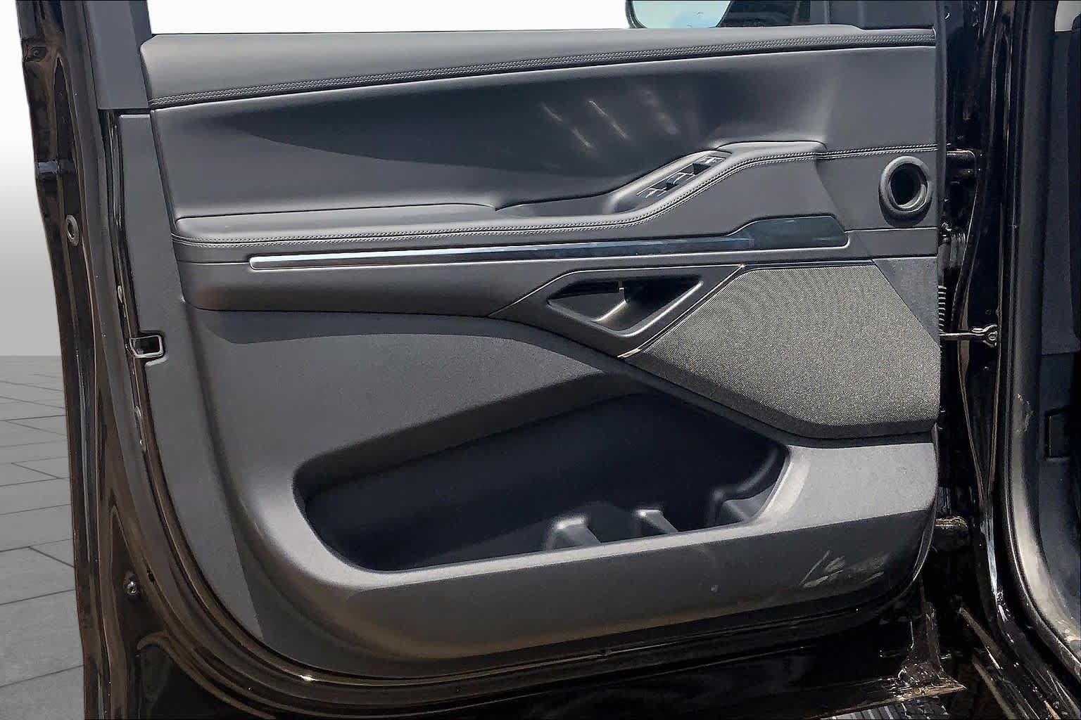 New 2026 Lincoln Navigator Reserve AWD/4WD image 10