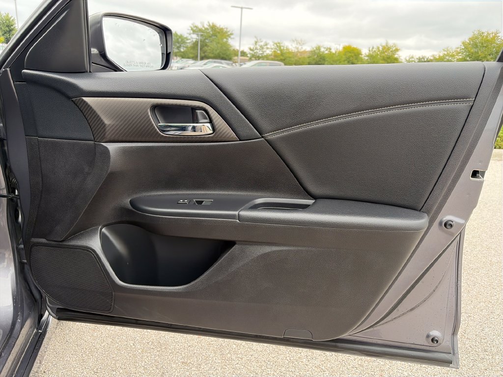Used 2017 Honda Accord Sport image 9