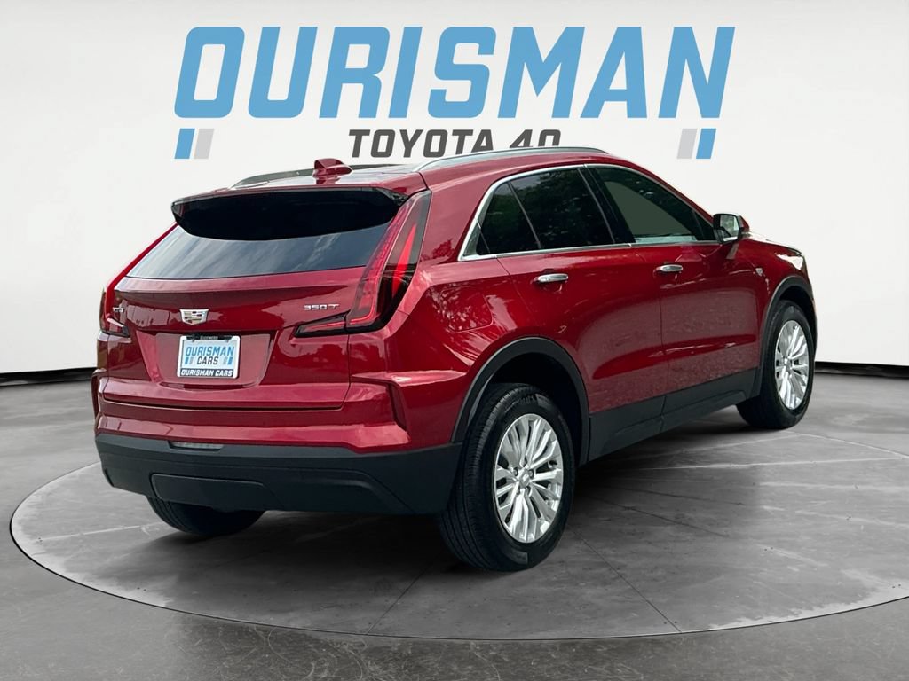 Used 2024 Cadillac XT4 Luxury w/ Cold Weather Package FWD image 7