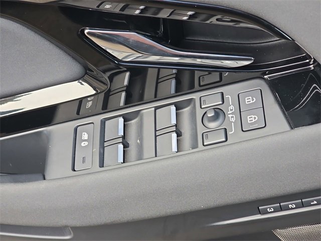 Used 2025 Land Rover Range Rover Evoque Dynamic SE image 27