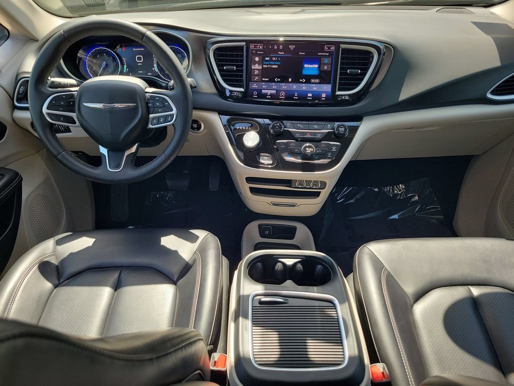 Used 2023 Chrysler Pacifica Touring-L FWD image 13