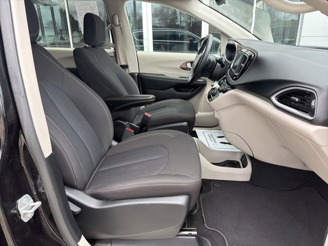 Used 2024 Chrysler Voyager LX FWD image 15