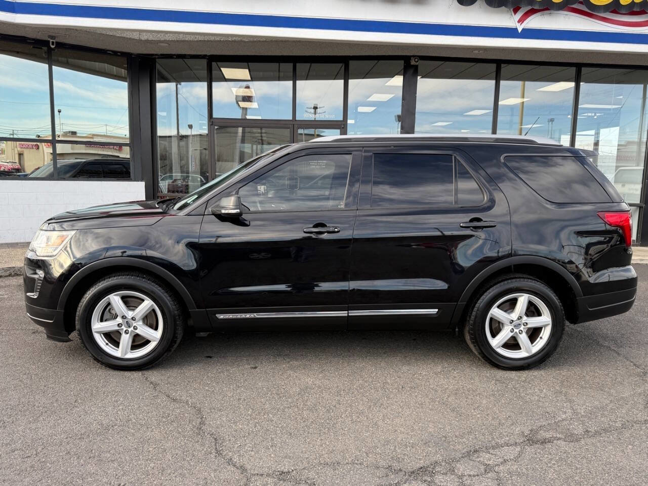 Used 2019 Ford Explorer XLT w/ Equipment Group 201A image 4