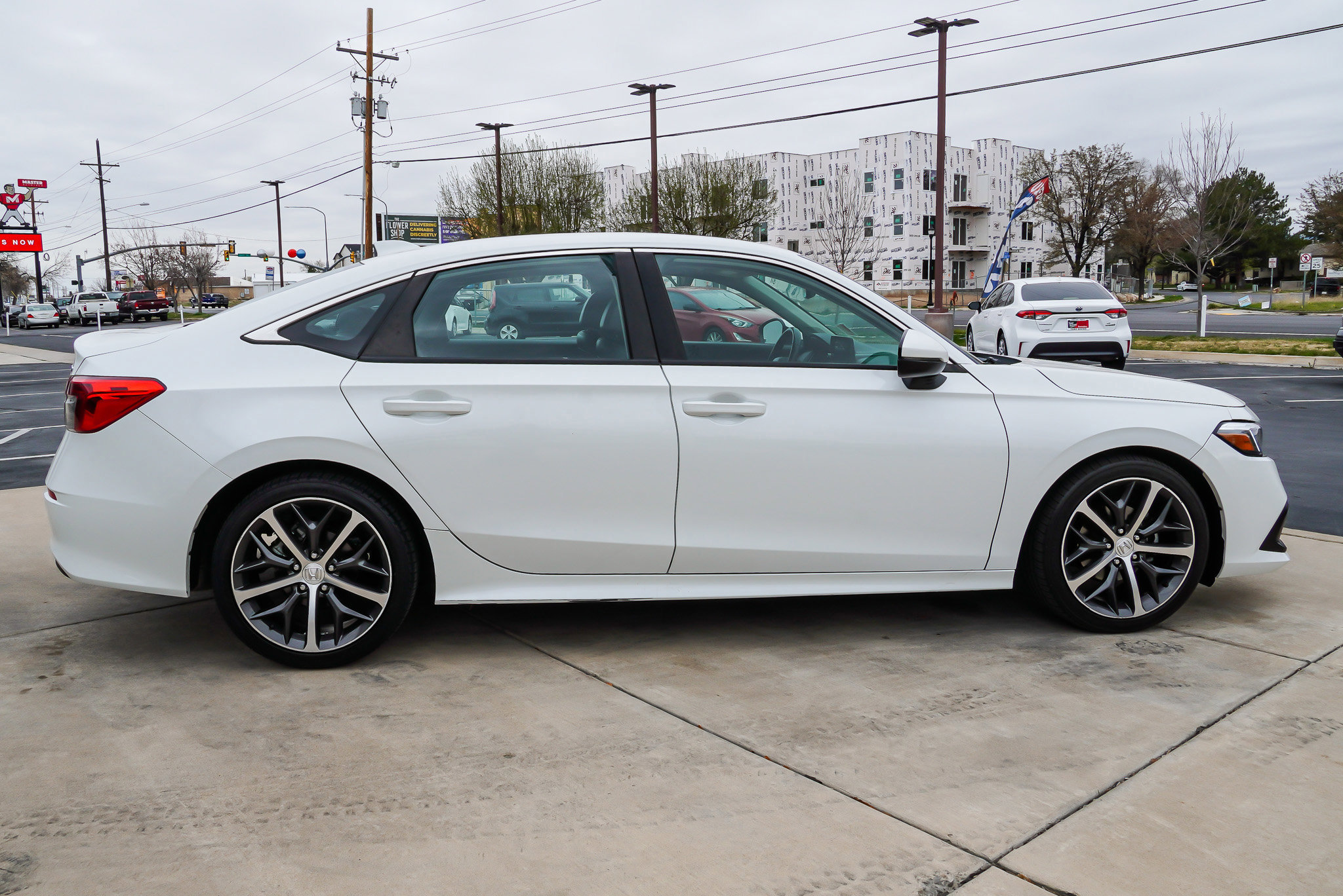 Used 2022 Honda Civic Touring image 9