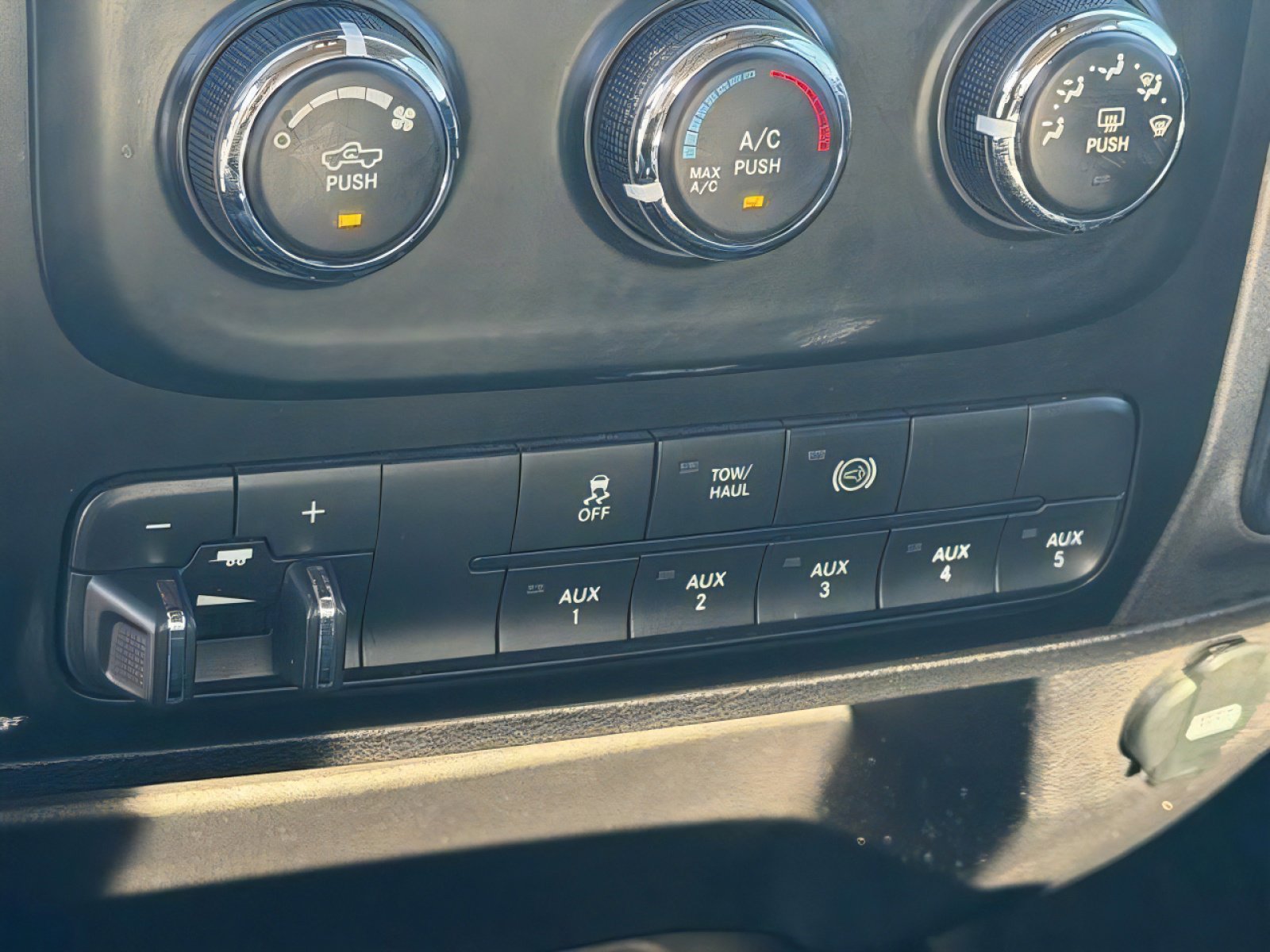 Used 2015 RAM 3500 Tradesman w/ Chrome Appearance Group image 26