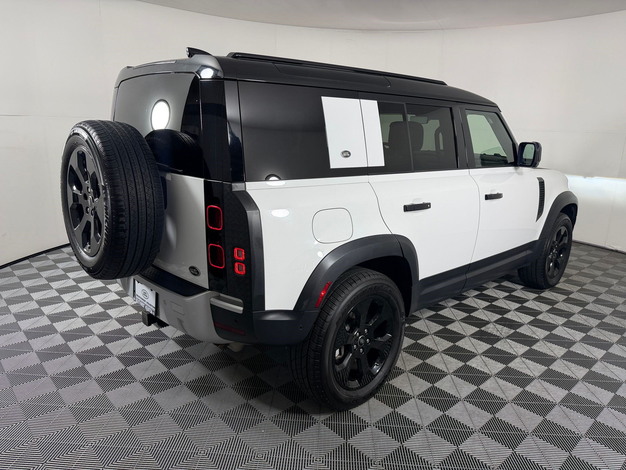 Used 2020 Land Rover Defender 110 HSE AWD/4WD image 9