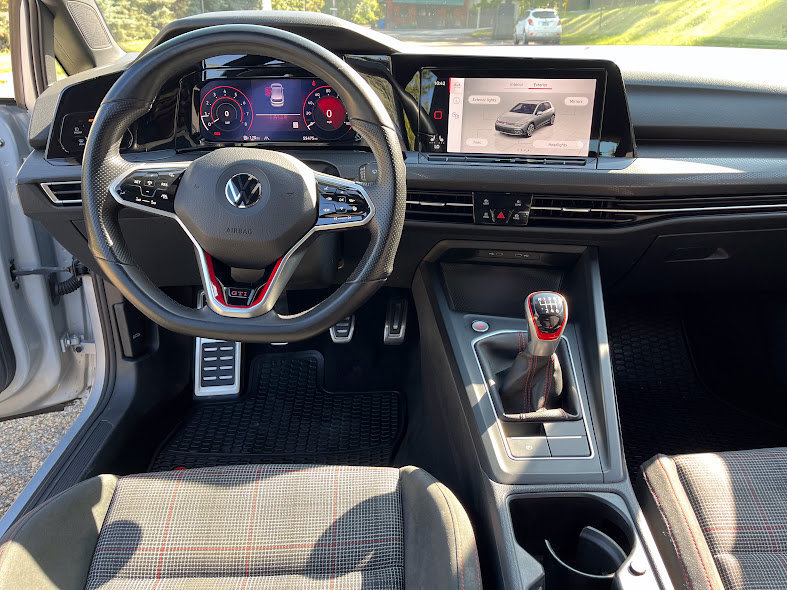 Used 2022 Volkswagen GTI SE FWD image 23